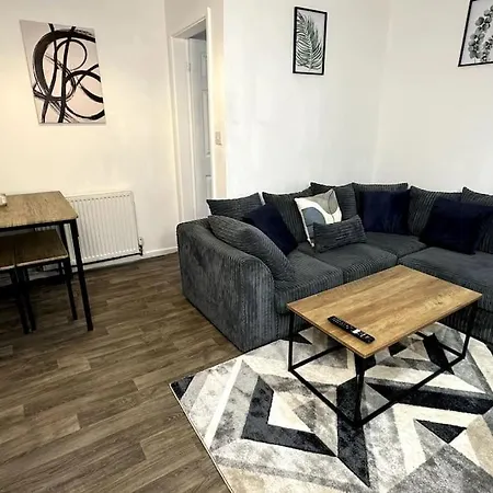 Large House - Free Parking - Centre Location Ferienhaus Harrogate