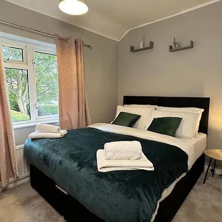 Large House - Free Parking - Centre Location Tatil Evi *